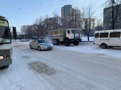 Полиция Челябинска оцепила центр города