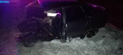 Два водителя пострадали в лобовой аварии на трассе в Карелии