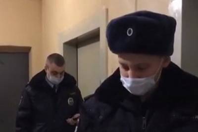 Петербургского активиста полиция пыталась задержать еще до начала митинга - spb.mk.ru - Санкт-Петербург