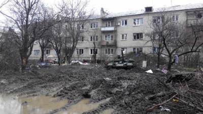 Украинские каратели прячут боевую технику близ жилых домов
