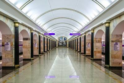 Станцию метро «Адмиралтейская» закрыли на выход
