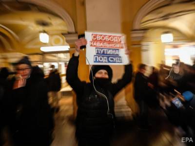 Протесты в поддержку Навального. На площади в Москве, где должна была пройти акция, начали ремонт, на подъездах к городу – бронетехника