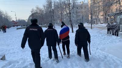 В Челябинске на акции задержаны два человека — один из них координатор штаба Навального