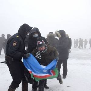 Протесты, стрельба и столкновения: что происходит на акциях за Навального. Фото