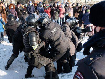 На шествиях в поддержку Навального в разных городах России задержали более 230 человек