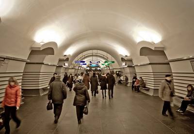 Перед митингом в Петербурге на улицах перекрытия, несколько станций метро закрыты