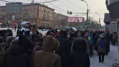 Почти 100 человек задержали на незаконном митинге в Новосибирске