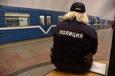 Станцию метро «Невский проспект» закрыли на выход