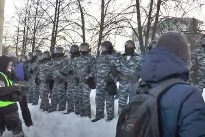 В Екатеринбурге ОМОН начал массовые задержания