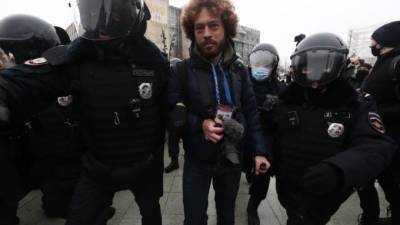 В Москве начались первые задержания на несогласованной акции. Задержан Илья Варламов