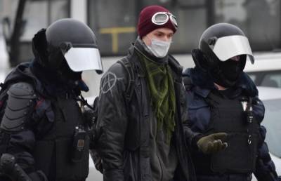 В Москве и Петербурге начались задержания оппозиционеров