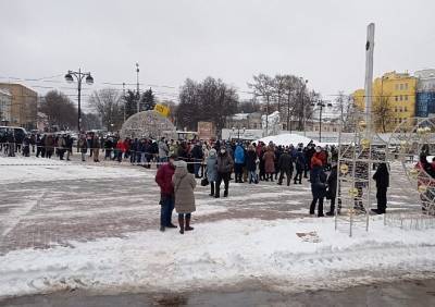 Сотни рязанцев собрались на площади Победы