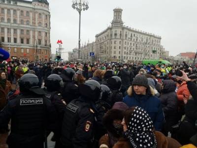 В Москве на Пушкинской площади задерживают несовершеннолетних