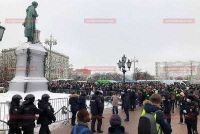 На Пушкинской площади начались первые задержания на несогласованной акции