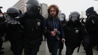 На протестном митинге в Москве задержали известного блогера Варламова