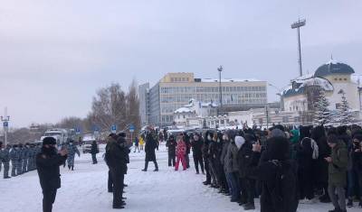 «Хабиров, выходи!»: участники митинга в Уфе дошли до Белого дома
