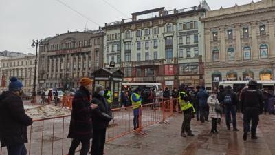 В Петербурге начали задерживать провокаторов на несогласованной акции