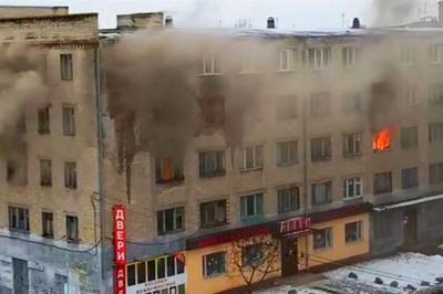 В Павлограде загорелось общежитие: людей срочно эвакуируют (видео)