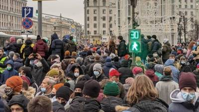 Около четырех тысяч человек вышли на незаконную акцию в Москве