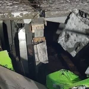 В Киеве из-под завалов спасли двух строителей. Фото