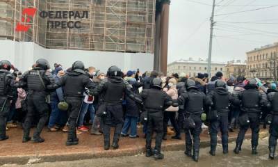 В Петербурге проводят задержания участников на акции в поддержку Навального