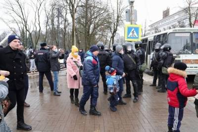 Несанкционированный митинг прошёл в центре Пскова 23 января