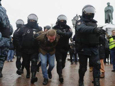 В РФ на митингах в поддержку Навального задержаны почти 400 человек