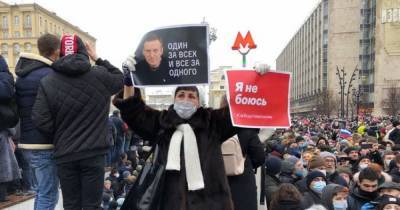 Митинги в России сопровождаются массовыми задержаниями, среди них соратница Навального и ребенок