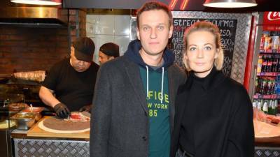 Жена Навального сделала селфи в автозаке