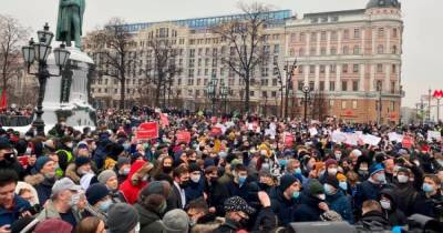 Массовые протесты в России: задержания продолжаются, есть проблемы с мобильной связью (ФОТО)