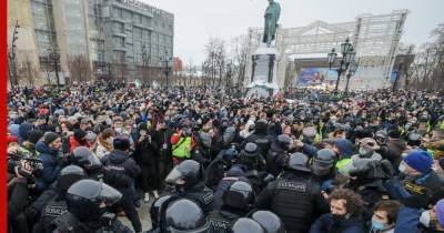 МВД: в незаконной акции протеста в Москве участвуют около 4 тыс. человек