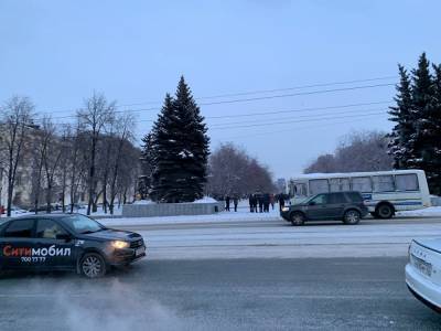 В Челябинске протестующие вернулись на бульвар Славы. Задержания продолжаются