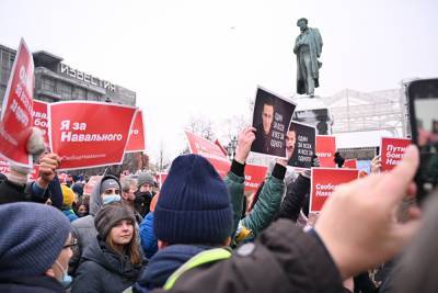 В митинге в поддержку Навального в Москве участвуют порядка 15 тыс. человек