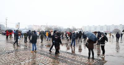 Сторонники Навального проводят акцию на площади Победы в Калининграде (видео)