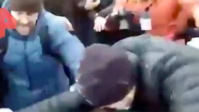 Протестующие избили человека в Москве