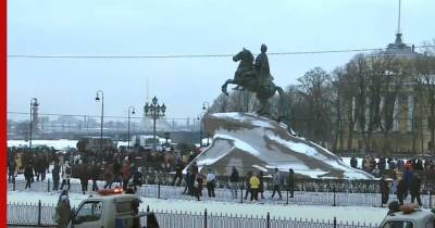 Участники незаконной акции в Петербурге вышли на Невский проспект