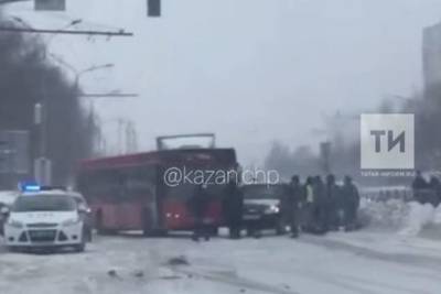 В Казани произошло массовое ДТП с участием автобуса и 5 легковушек