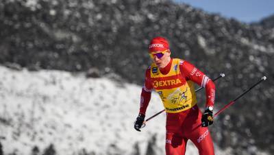 Большунов объяснил падение в скиатлоне фразой «это норвежская тактика»