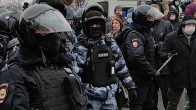 Два уголовных дела возбудили по факту нападения на полицейских во Владивостоке
