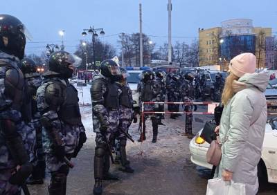 Корреспондента YA62.ru задержали на площади Победы