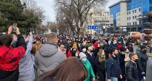Активисты на шествии в Краснодаре потребовали освободить Навального