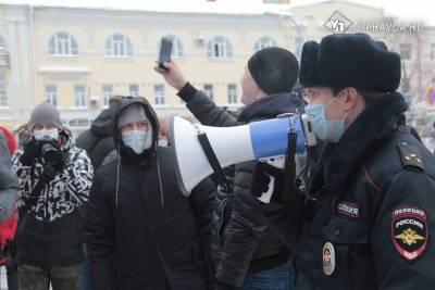 Перекрывая улицы и провоцируя ОМОН. Как в Ульяновске прошел митинг-хоровод