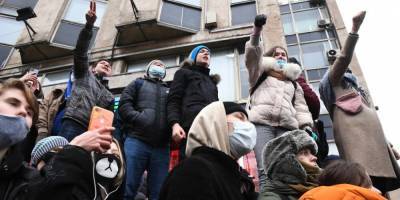 Депздрав: 19 человек, зараженных коронавирусом, пришли на несанкционированный митинг в Москве