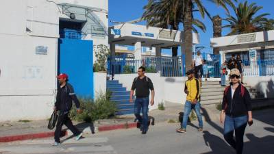 В Тунисе намерены вновь ввести комендантский час из-за коронавируса