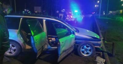 В Винницкой области автомобиль влетел в отбойник — травмировался ребенок и погибла его мать (4 фото)