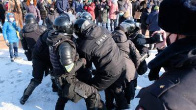 В Москве на акцию протеста вышло не менее 40 тысяч человек. Задержанных по всей России — более тысячи