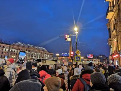 Штаб Навального в Петербурге призвал митингующих разойтись по домам