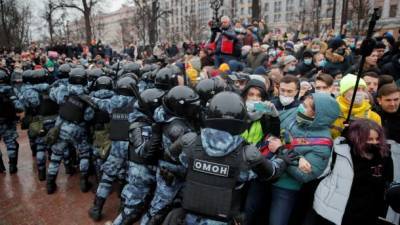 В Москве вспыхнули столкновения сторонников Навального с силовиками, задержаны более 1000 протестующих