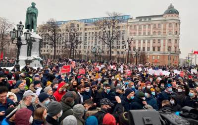 В Москве на акции протеста пришли 19 зараженных COVID, - оперштаб