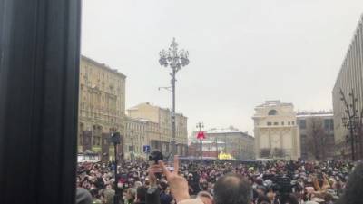 Следователи проверят применивших к полицейским силу протестующих в Москве